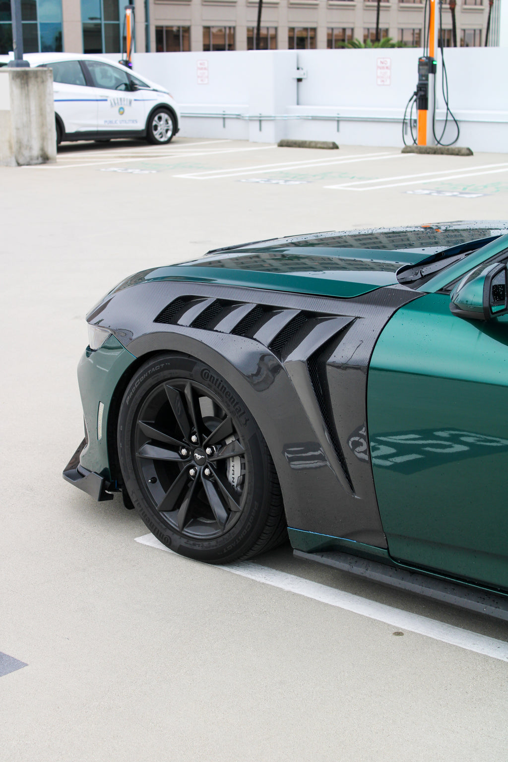 2024 MUSTANG GTD CARBON FIBER FENDERS