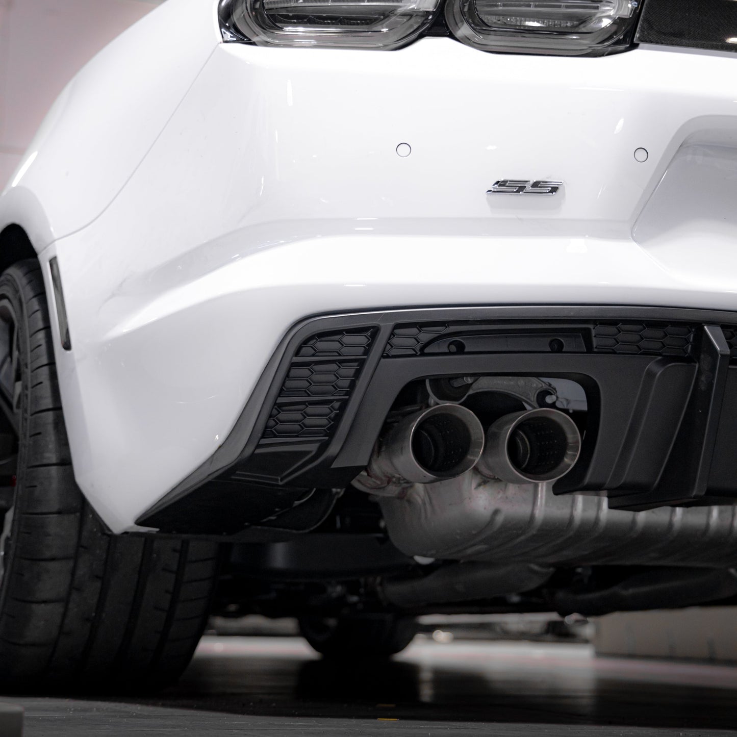 2016-2025 Chevy Camaro Evo Style Shark Fins Rear Diffuser Quad/Single Tips SS/RS/LT & ZL1 w/ Smoke Reflectors