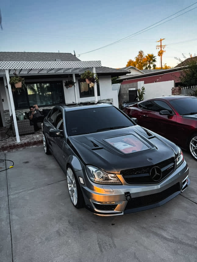 2008-2014 MERCEDES C63 CARBON FIBER HOOD WITH WINDOW